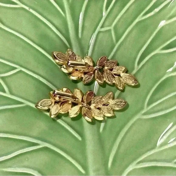 Kenneth Jay Lane Gold Clear Crystal Leaf Rhinestone Clip-On Earrings - Picture 4 of 8